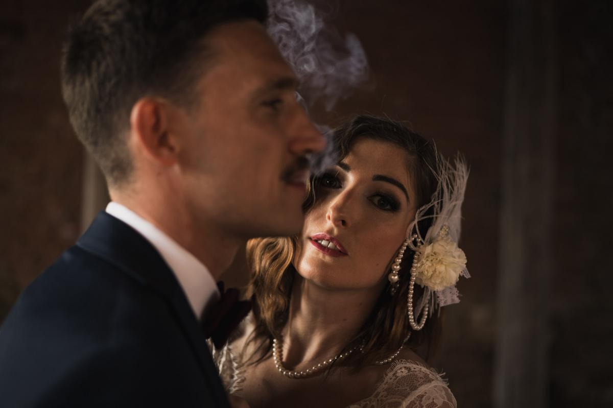 Shooting inspiration mariage années 20 fumée Domaine Imodis Saessolsheim Bas-Rhin